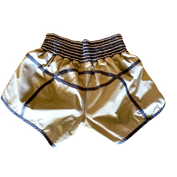 Lululemon athletica 2.5” Lined Running Shorts Gray with Navy Piping Size 6 RARE! - Picture 2 of 5